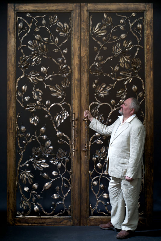 6.Bronze doors